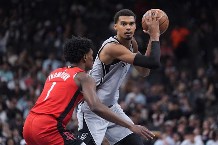 Barnes en Wembanyama leiden Spurs naar een 121-110 overwinning op Rockets in de NBA Cup-opener van het team