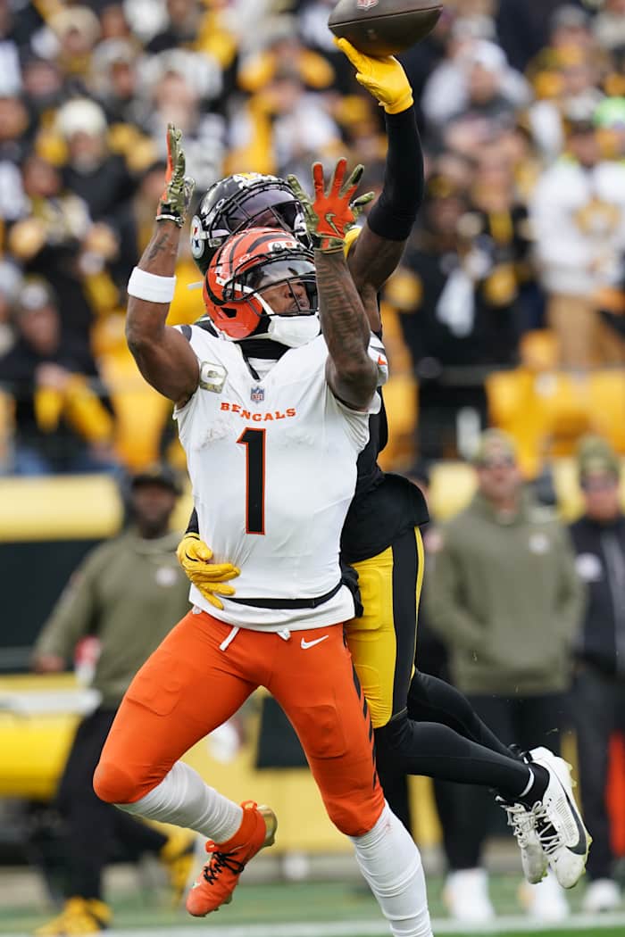 Bengals-ontvanger Ja'Marr Chase heeft één wedstrijd van de NFL geschorst omdat hij op Steelers' Jalen Ramsey had gespuugd