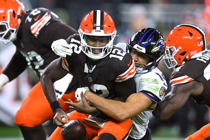 Browns QB Shedeur Sanders heeft een ruig NFL-debuut na het aflossen van de geblesseerde Dillon Gabriel