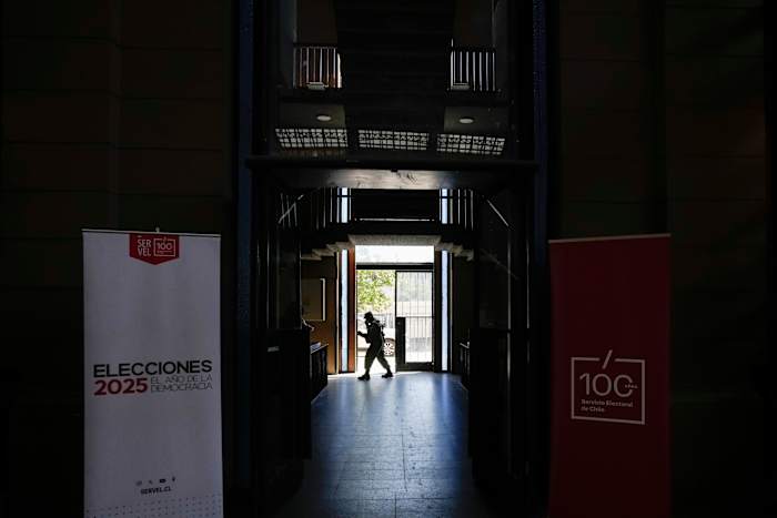 Chili stemt in een presidentiële peiling waarin een communist tegenover extreemrechts staat