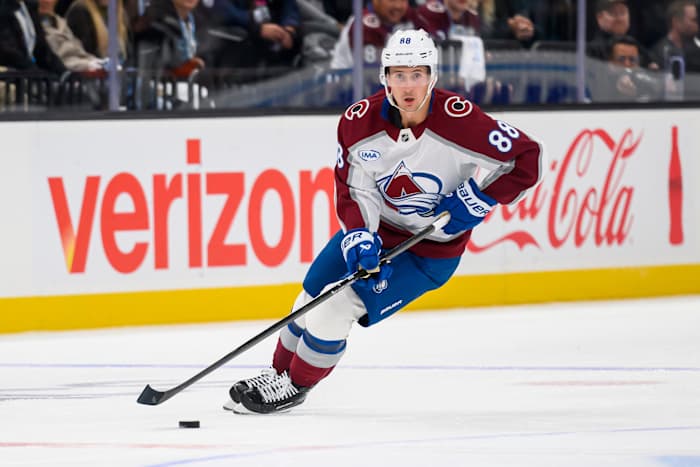 Colorado Avalanche tekent Martin Necas voor een contractverlenging van 8 jaar en $92 miljoen, zegt een AP-bron