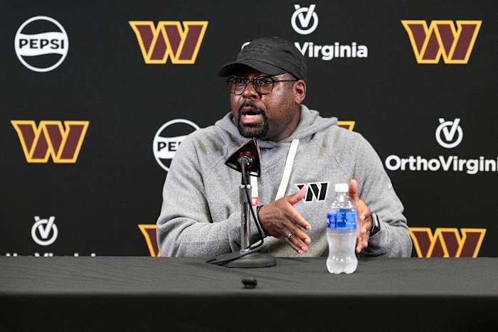 Commandantencoach Dan Quinn neemt de taken van de defensieve coördinator over van Joe Whitt Jr.