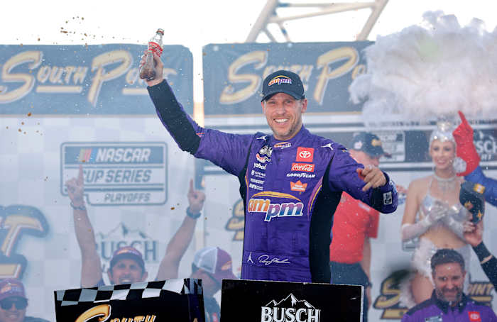 Denny Hamlin racet voor de laatste kans van zijn stervende vader om hem een ​​NASCAR-kampioenschap te zien winnen