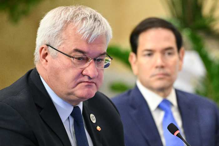 Diplomaten van de G7 betuigen publiekelijk hun steun aan Oekraïne, maar vermijden controversiële kwesties als handel