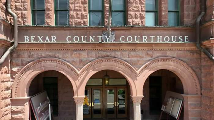 Een hamer maar geen gewaad: inzicht in de rol van de rechter in Bexar County