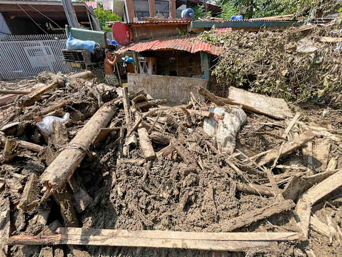 Een supertyfoon bedreigt de Filippijnen, die nog steeds aan het wankelen zijn door de recente storm die meer dan 200 mensen het leven kostte