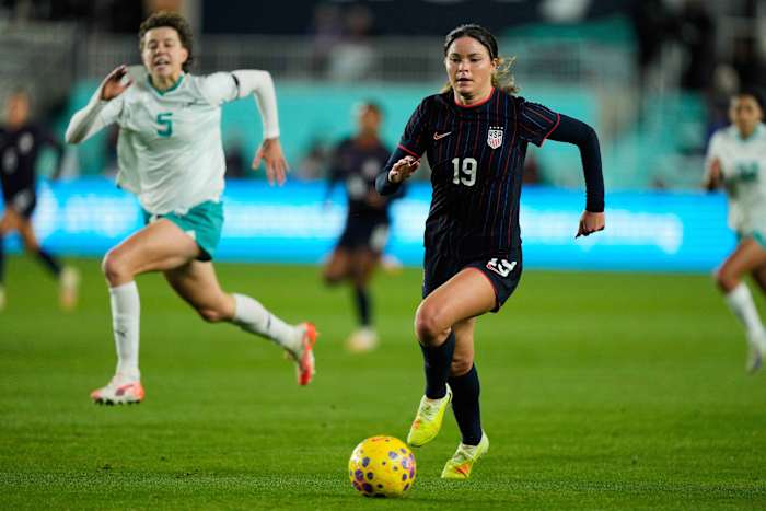 Emma Sears heeft een hattrick behaald in een 6-0 USWNT-overwinning op Nieuw-Zeeland