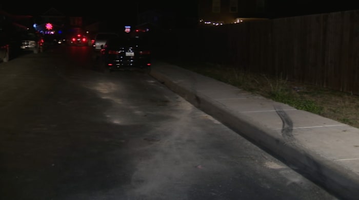 Familie, waaronder een 1-jarig meisje, aangereden door voertuig tijdens trick-or-treating aan South Side, zegt de politie