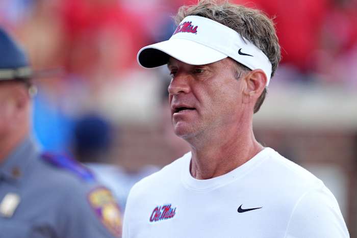 Florida of LSU? De coachingbeslissing van Ole Miss-coach Lane Kiffin zal na de Egg Bowl worden onthuld