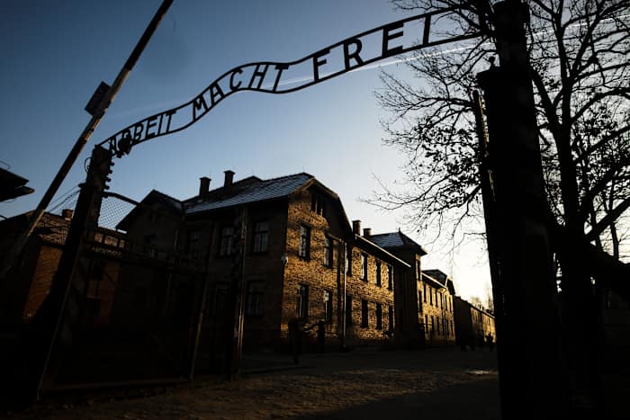 Geloofsleiders veroordelen een paradewagen met een Auschwitz-bord in Pennsylvania