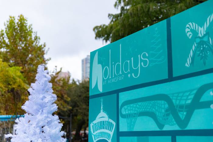 Hemisfair verandert in winterwonderland met buitenijsbaan