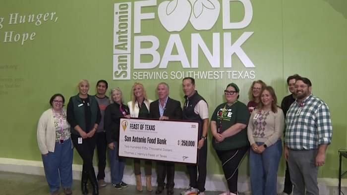 Hoe bedrijven en groepen vóór Thanksgiving iets teruggeven aan de gemeenschap van San Antonio