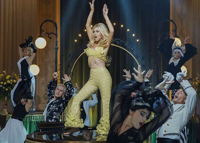 Hoe de grappige en feministische mode in 'Palm Royale' de vertelling bevordert