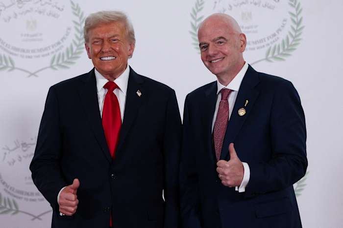 Infantino zegt 'je zult zien' bij de WK-trekking of Trump nieuwe FIFA-vredesprijs ontvangt