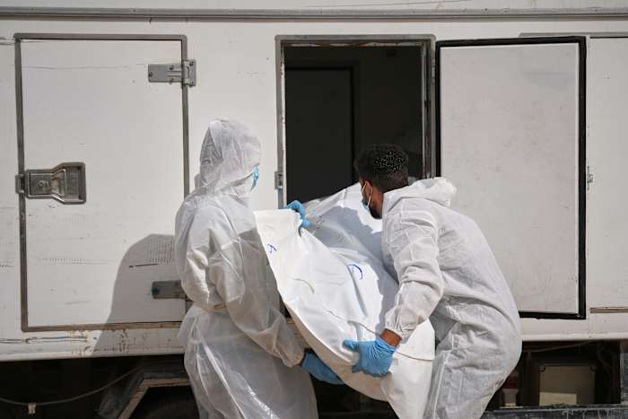 Israël stuurt vijftien Palestijnse lichamen terug naar Gaza, waar ontheemde families winterregens moeten doorstaan