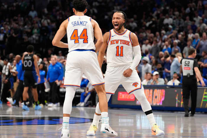 Jalen Brunson keert terug na twee wedstrijden te hebben gemist vanwege een enkelverstuiking en leidt Knicks voorbij Mavericks 113-111