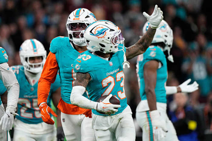 Jones viert feest in Cristiano Ronaldo-stijl terwijl Dolphins Commanders met 16-13 versloeg in de verlengingen in Spanje