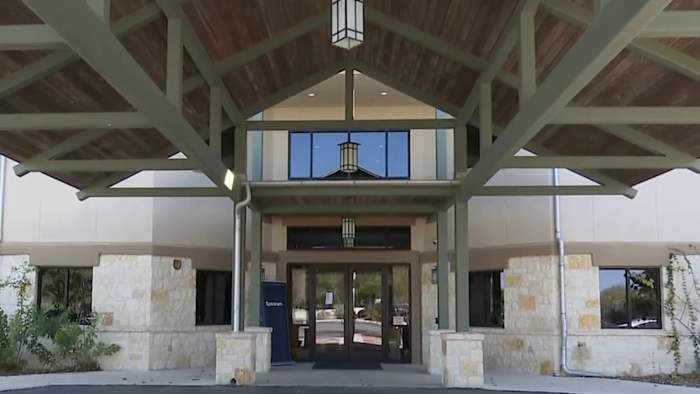 Kerrville senior, gemeenschapscentrum heropent na schade door overstroming op 4 juli