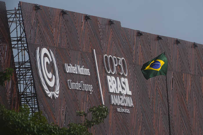 Kunstmatige intelligentie leidt tot debat tijdens COP30-klimaatbesprekingen in Brazilië