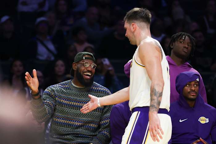 LeBron James gaat oefenen met Lakers' G League-filiaal en laat meer vooruitgang zien in zijn rentree