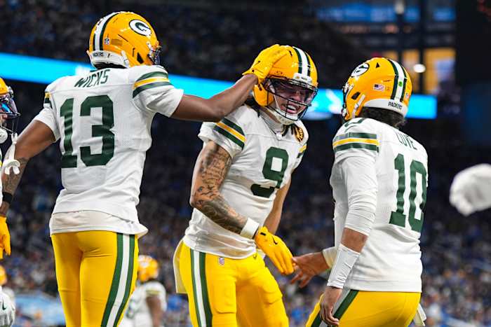 Love evenaart carrièrehoogte met 4 TD-passes, waardoor Packers naar een 31-24 overwinning op Lions stijgen
