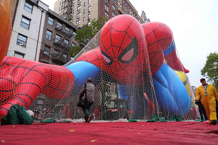 Macy's Thanksgiving Day Parade begint in Manhattan