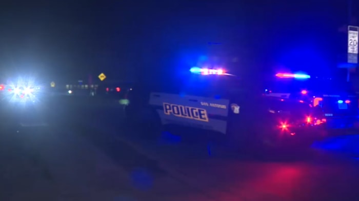 Man dood, een andere gearresteerd na een schietpartij op de weg aan de North Side, zegt SAPD