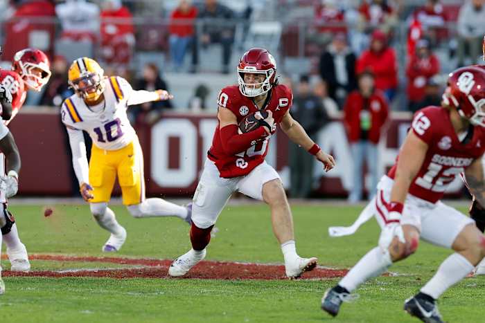 Mateer gooit late TD-pass, nr. 8 Oklahoma verslaat LSU met 17-13 en stelt waarschijnlijk play-offplek veilig