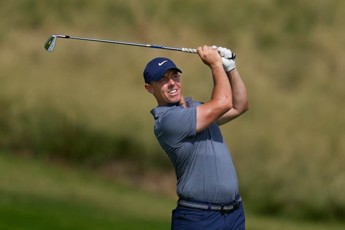 McIlroy kijkt naar de titel aan het einde van het seizoen en is blij dat hij 'geen last meer heeft van alle politieke zaken in golf'