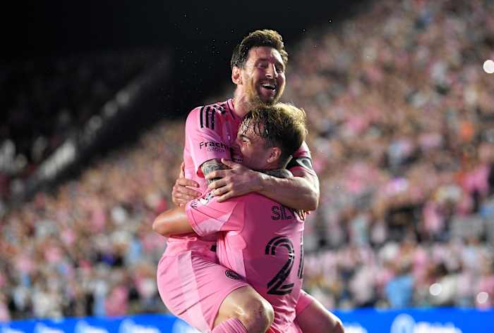 Messi leidt Inter Miami naar halve finales Oost met twee doelpunten en twee assists in 4-0 overwinning op Nashville