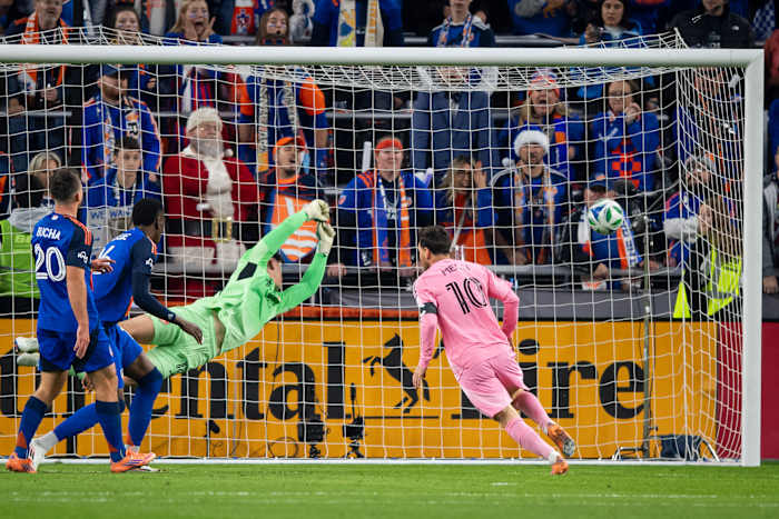 Messi's doelpunt, 3 assists, helpt Inter Miami voorbij FC Cincinnati met 4-0, naar finale van de 1e Eastern Conference