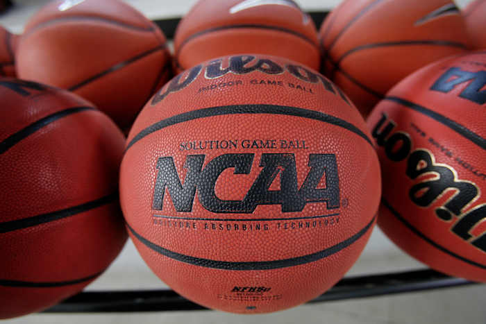 NCAA trekt de geschiktheid van nog eens zes universiteitsbasketbalspelers in terwijl het onderzoek naar sportweddenschappen voortduurt