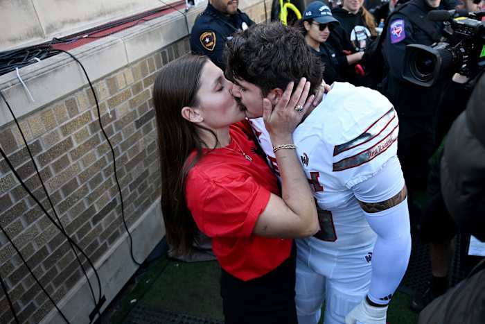 Neem een ​​pose aan: Texas Tech LB Jacob Rodriguez heeft weer een groot spel en zou in Heisman-praat kunnen zijn