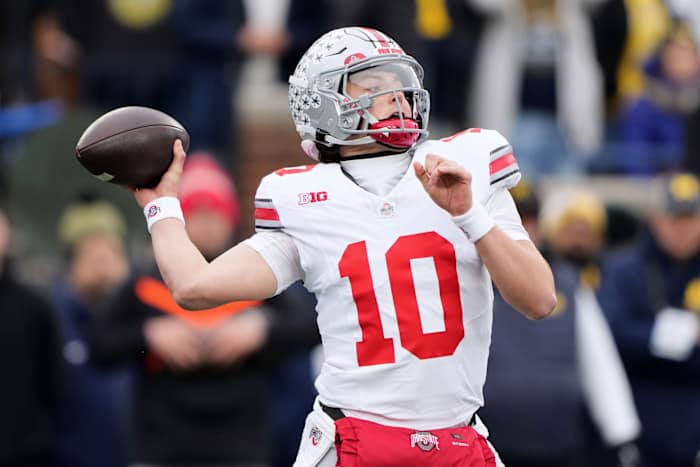Nr. 1 Ohio State verslaat nr. 15 Michigan met 27-9, zet duel op met nr. 2 Indiana om B10-titel