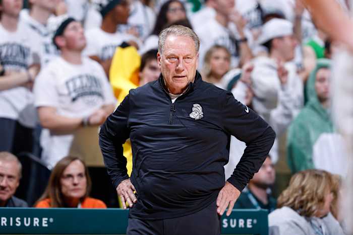 Nr. 22 Michigan State staat bovenaan nr. 14 Arkansas 69-66 in de matchup van Tom Izzo, John Calipari