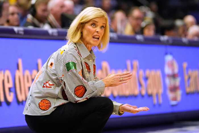 Nr. 5 LSU vestigt NCAA-record met 7e wedstrijd op rij met 100 punten en verslaat Marist met 113-53 tijdens Paradise Jam