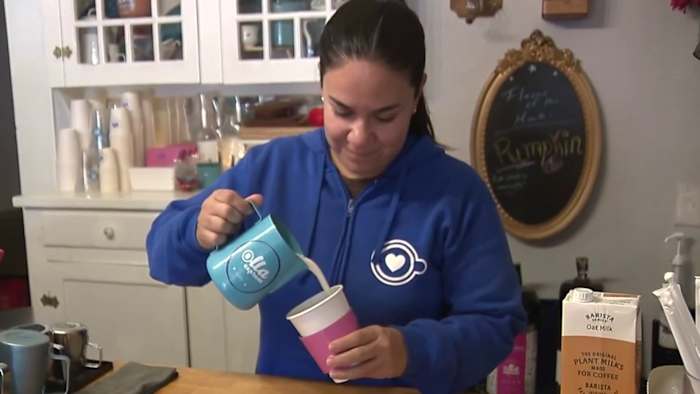 Olla Express Café biedt gratis ontbijt aan gezinnen in San Antonio tijdens de aanhoudende sluiting van de overheid