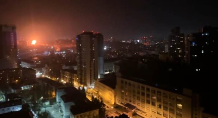 Rusland valt Kiev aan en er worden branden, gewonden en aanhoudende aanvallen gerapporteerd