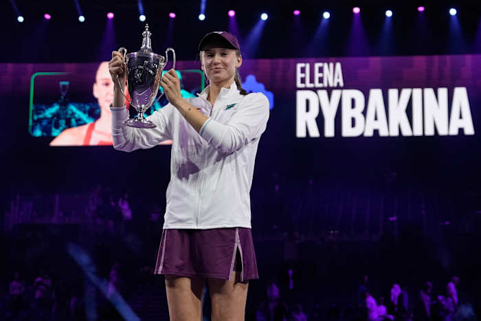 Rybakina verslaat de nummer 1 Sabalenka en wint de WTA Finals