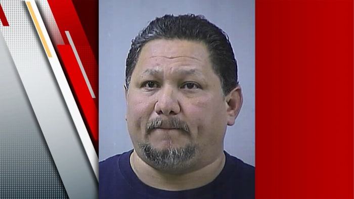 SAPD: Man gearresteerd, beschuldigd van het aanrijden van een familie met een voertuig