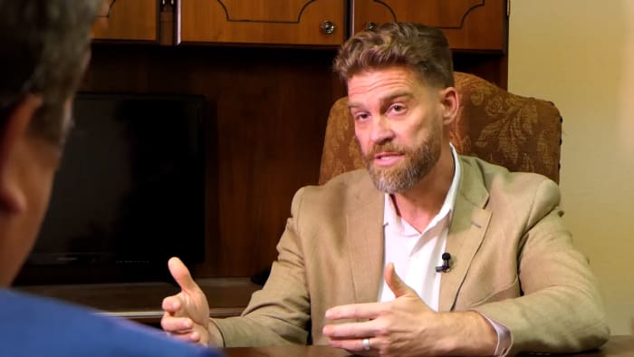 Strafadvocaat Shannon Locke kondigt aan zich kandidaat te stellen voor de districtsadvocaat van Bexar County