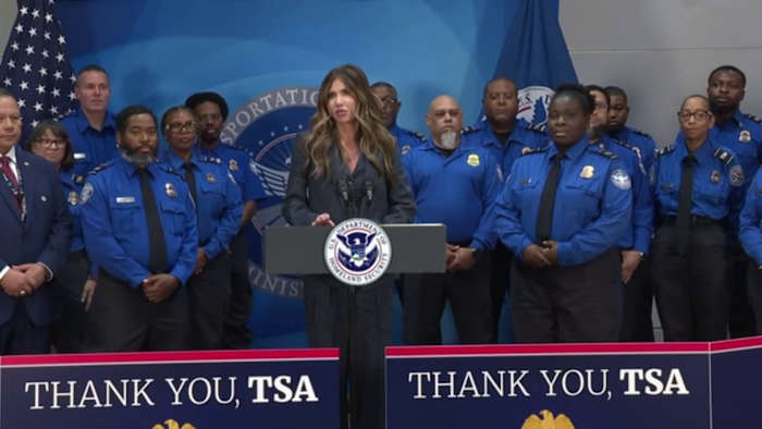 TSA-agenten ontvangen een bonus van $10.000 na de sluiting van de regering, zegt DHS