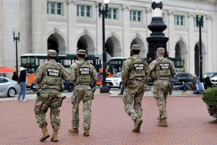 Twee leden van de Nationale Garde zijn neergeschoten in Washington, DC, zegt een AP-bron