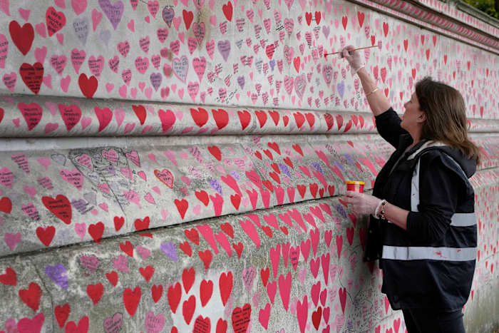 UK verbindt zich ertoe ervoor te zorgen dat de ‘aangrijpende’ COVID-herdenkingsmuur in Londen behouden blijft