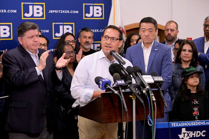 Vertegenwoordiger Trey Martinez Fischer zegt dat hij een poging onderzoekt om de volgende officier van justitie van Bexar County te worden