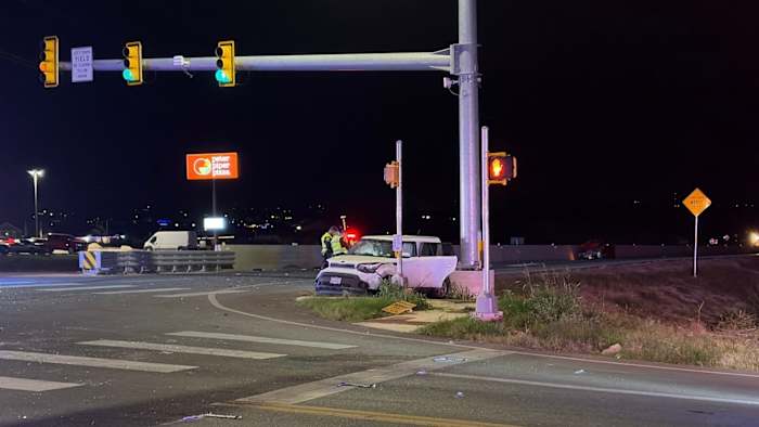 Vier mensen zijn in het ziekenhuis opgenomen na een ongeval met meerdere voertuigen in het westen van Bexar County, zegt BCSO