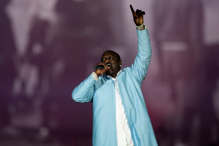 Zanger Akon gearresteerd in de buurt van Atlanta omdat hij de rechtbank miste wegens opgeschorte vergunning