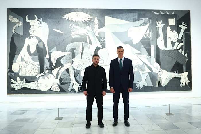 Zelenskyy bezoekt Picasso's 'Guernica'-schilderij nadat hij een parallel heeft getekend met het bombardement op Oekraïne
