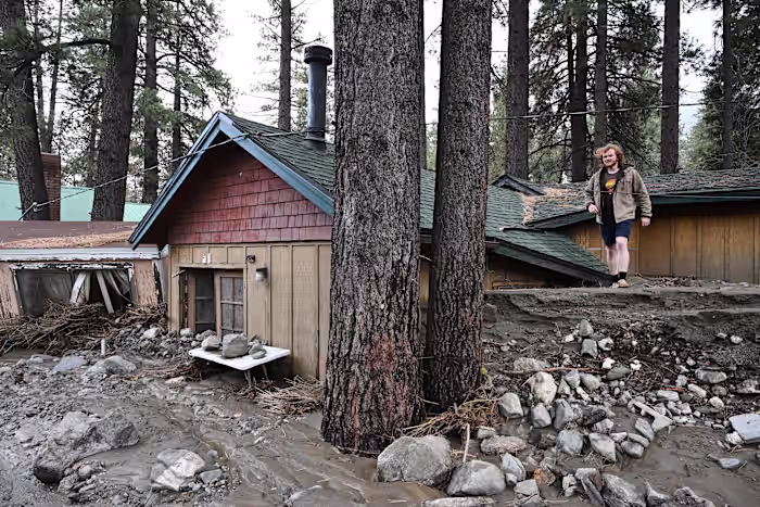 Een nieuwe storm die het drassige Zuid-Californië treft, kan modderstromen en hoge branding met zich meebrengen