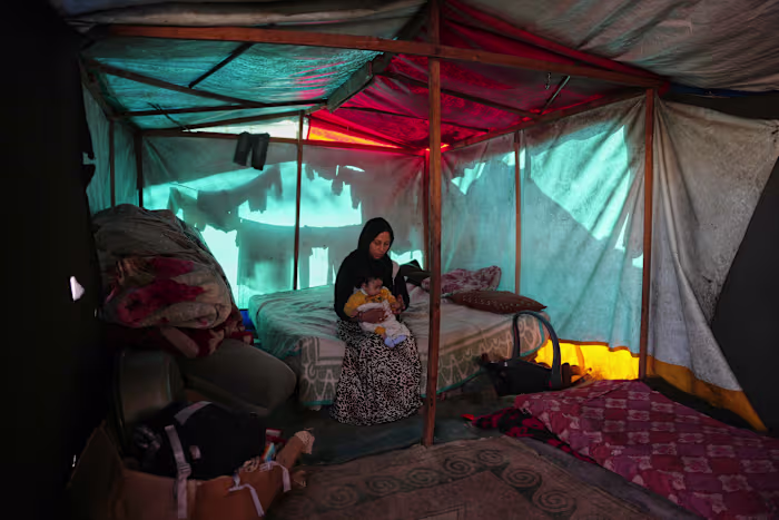 Het kille Gaza maakt zich op voor meer winterregen en er wordt melding gemaakt van enige vooruitgang in de staakt-het-vuren-onderhandelingen